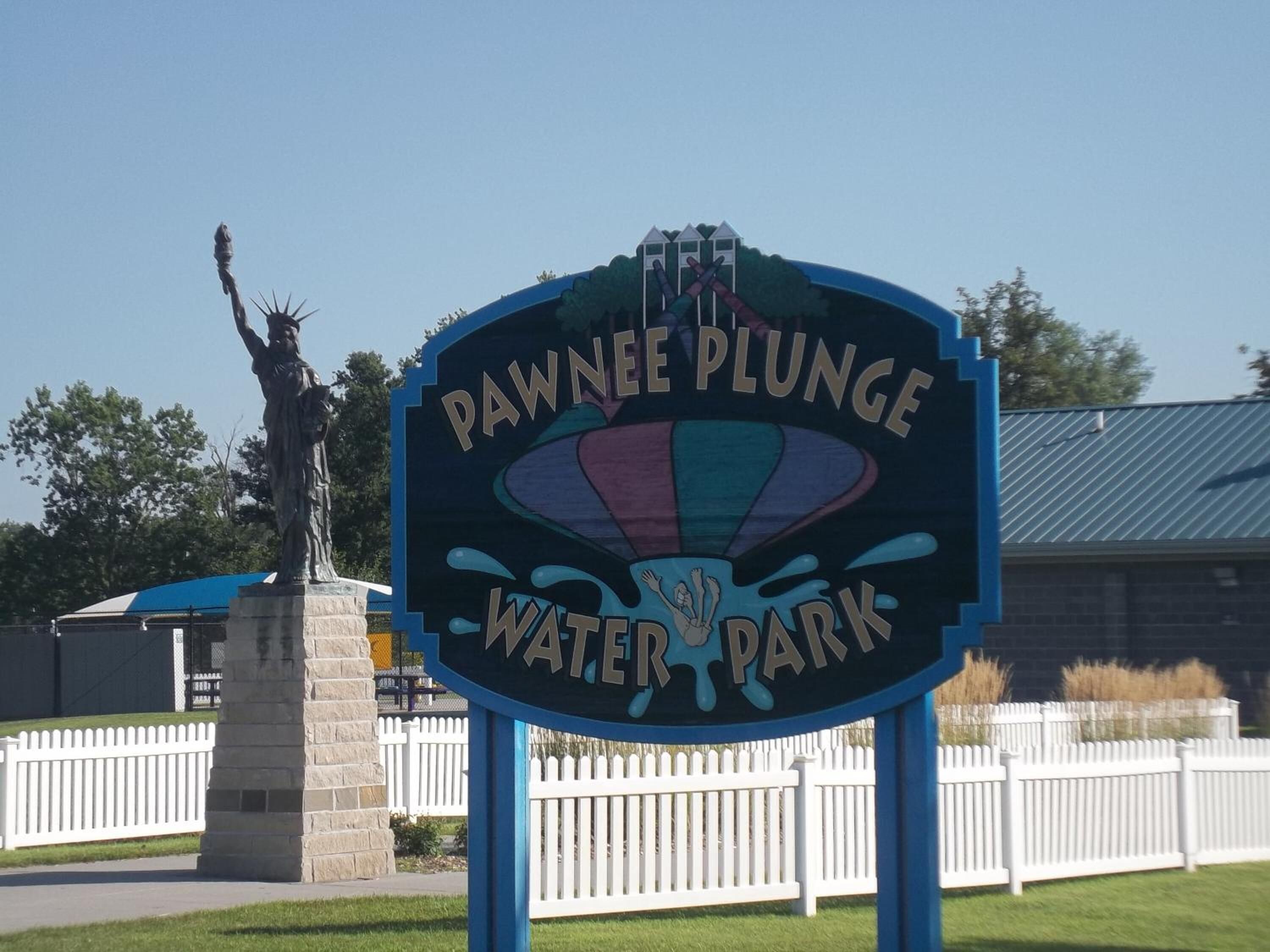 Schild für den Pawnee Plunge Wasserpark.