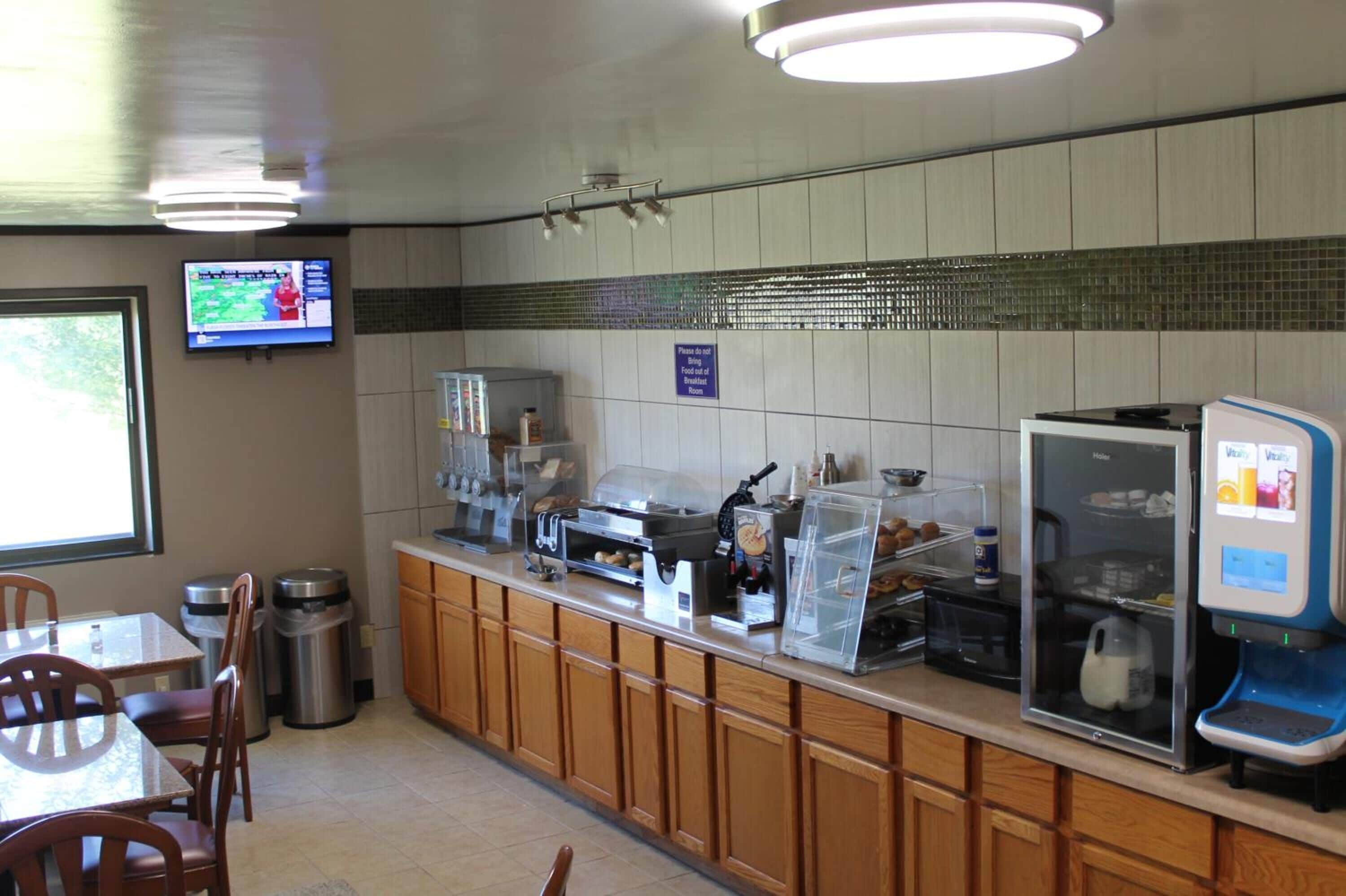 Free daily continental breakfast