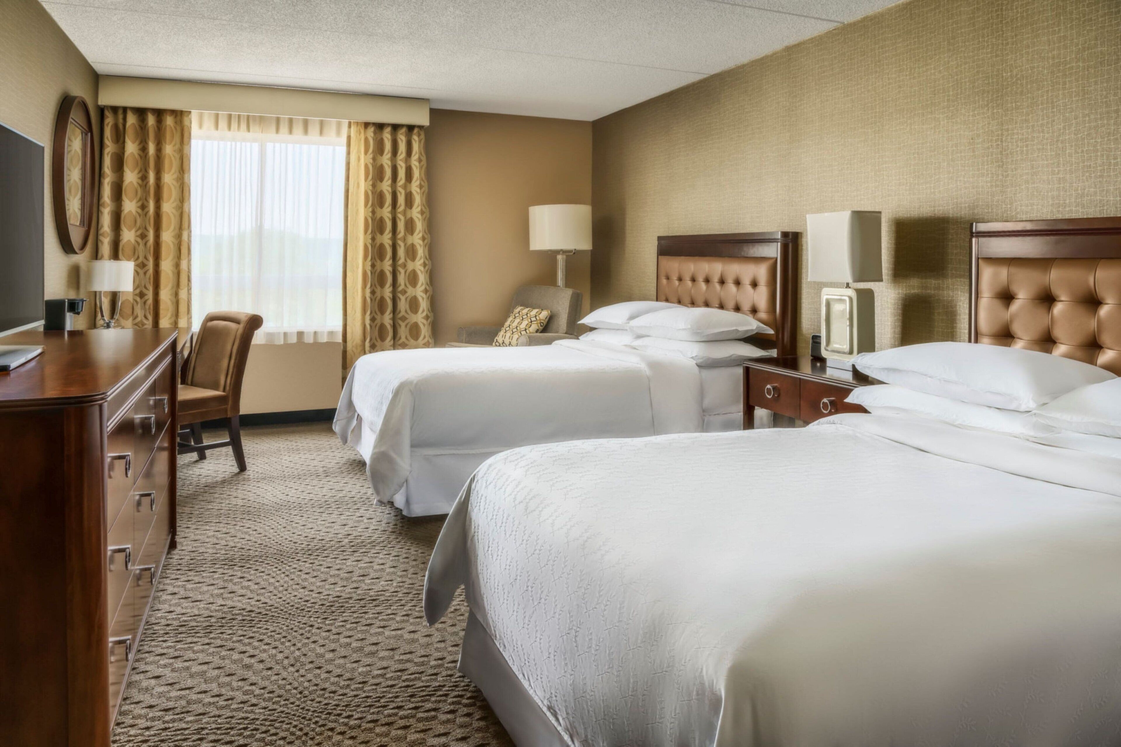 1 bedroom, premium bedding, pillow-top beds, desk