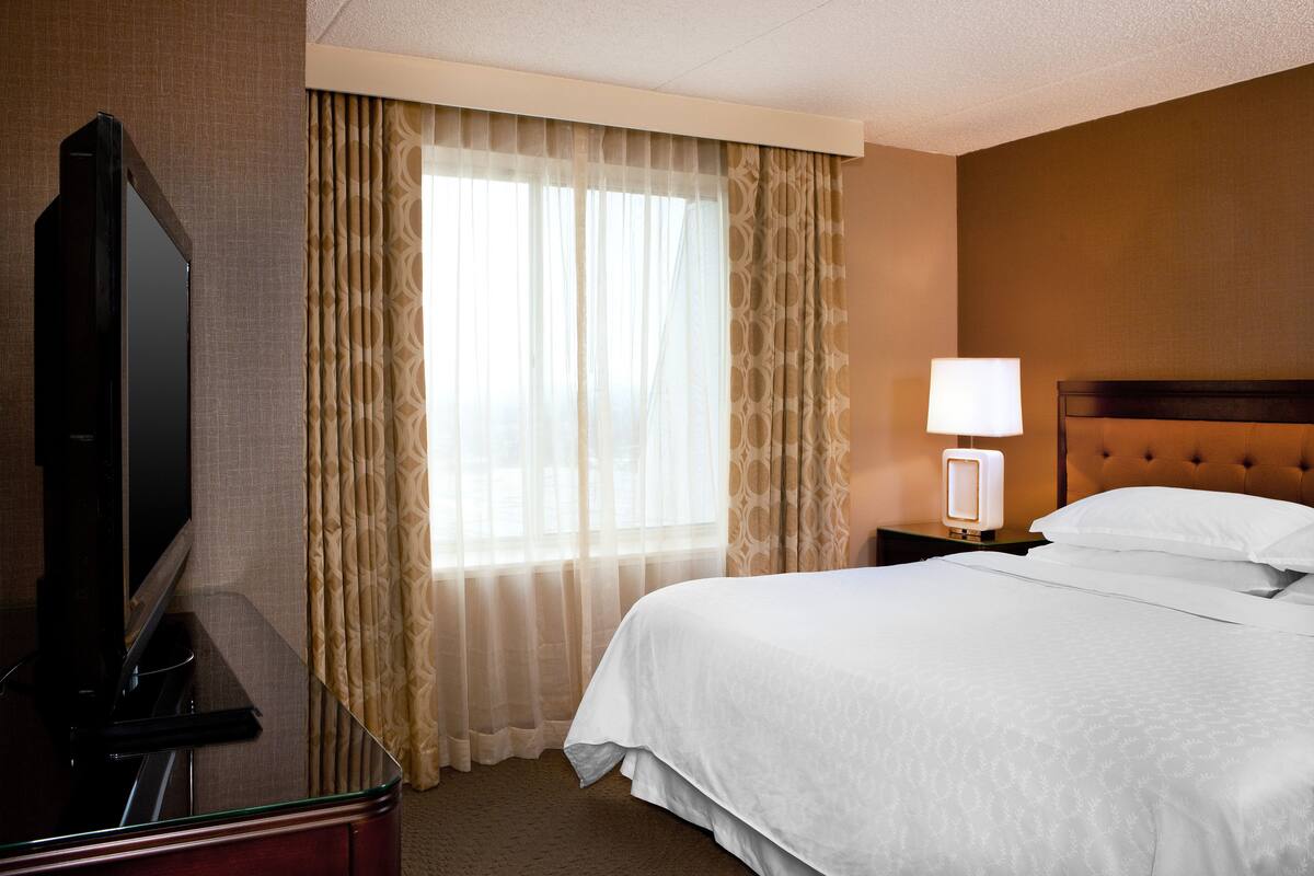 Premium bedding, pillowtop beds, desk, laptop workspace