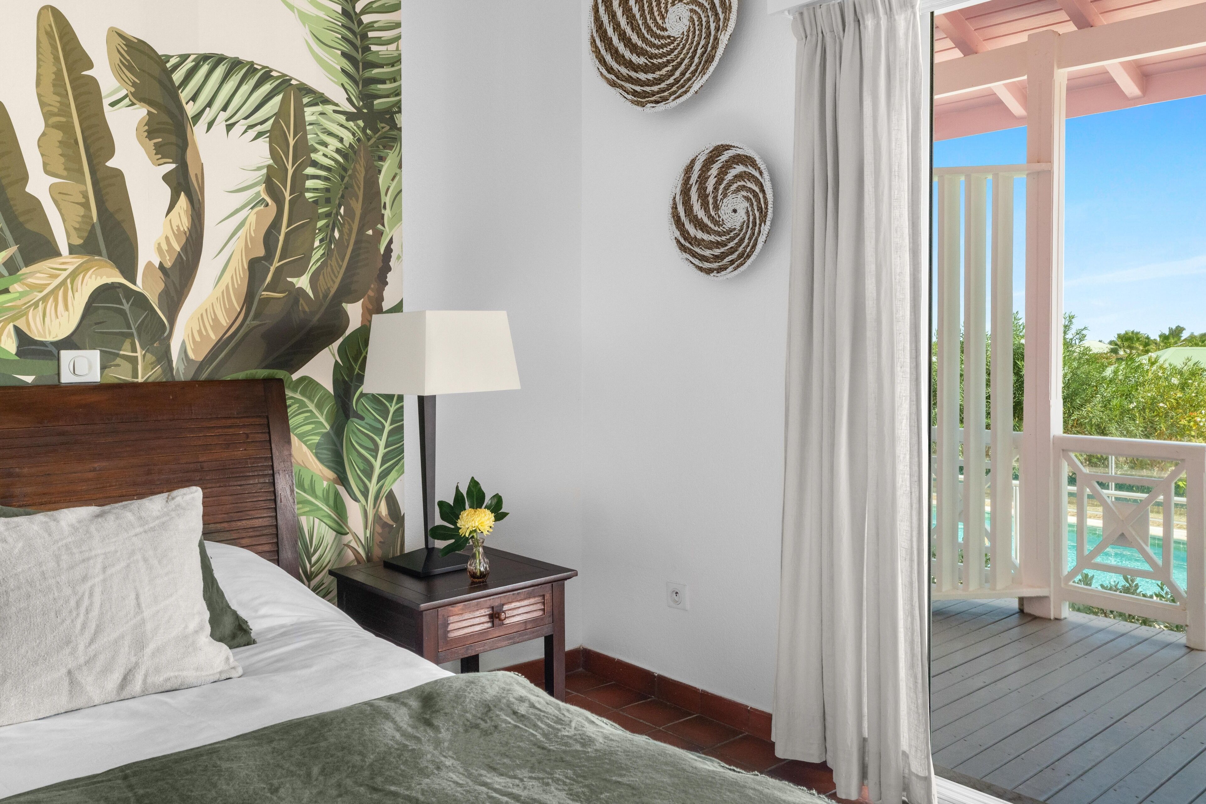 3 bedrooms, premium bedding, in-room safe, desk