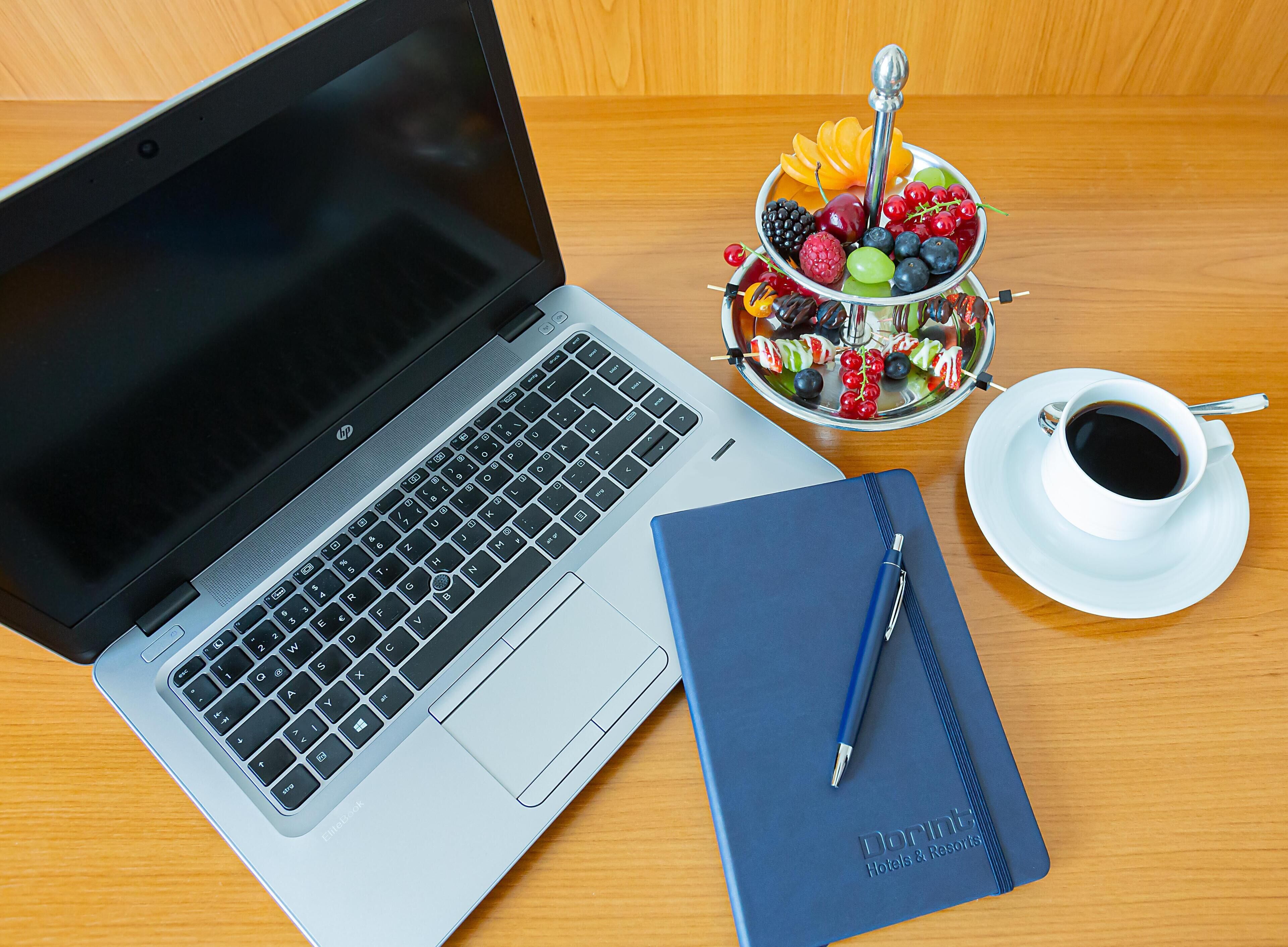 Allergikerbettwaren, Schreibtisch, schallisolierte Zimmer