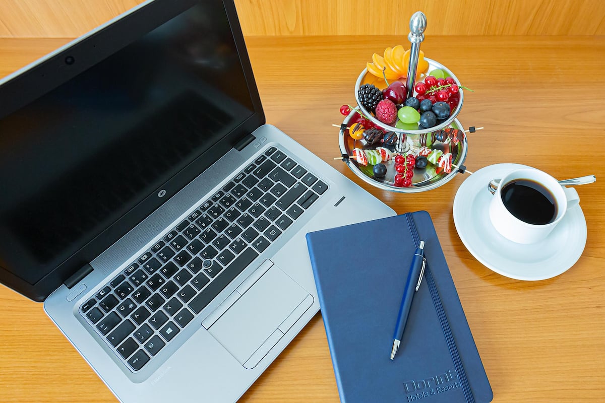 Allergikerbettwaren, Schreibtisch, schallisolierte Zimmer