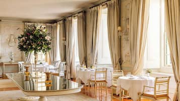 Breakfast, lunch, dinner served; garden views