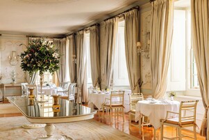 Breakfast, lunch, dinner served; garden views