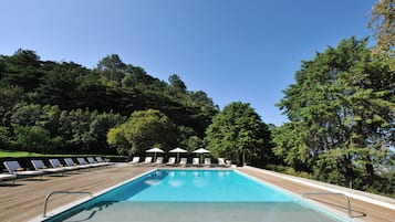 Outdoor pool, pool loungers