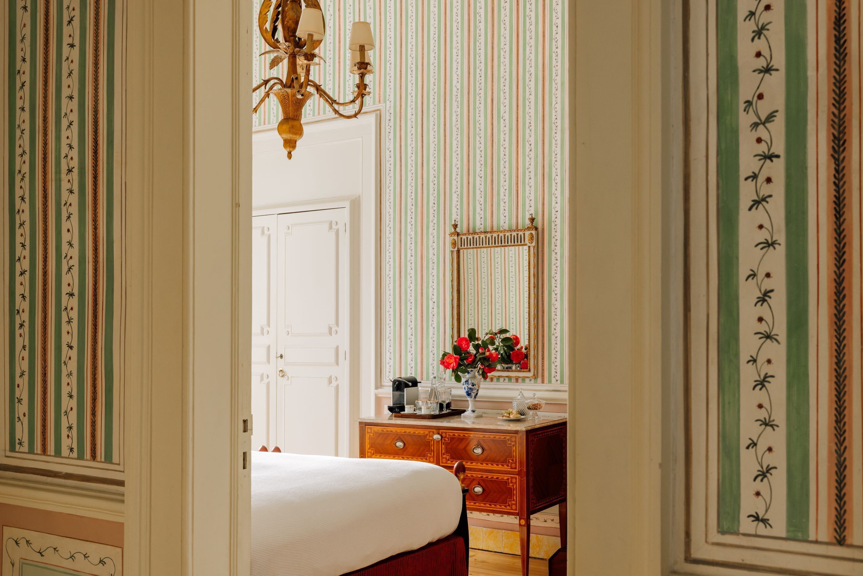 junior suite | 1 bedroom, minibar, in-room safe, desk