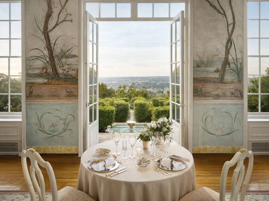 Breakfast, lunch, dinner served; garden views