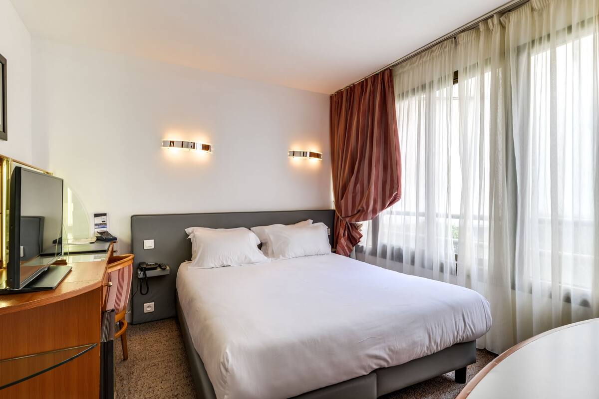 1 bedroom, premium bedding, minibar, in-room safe
