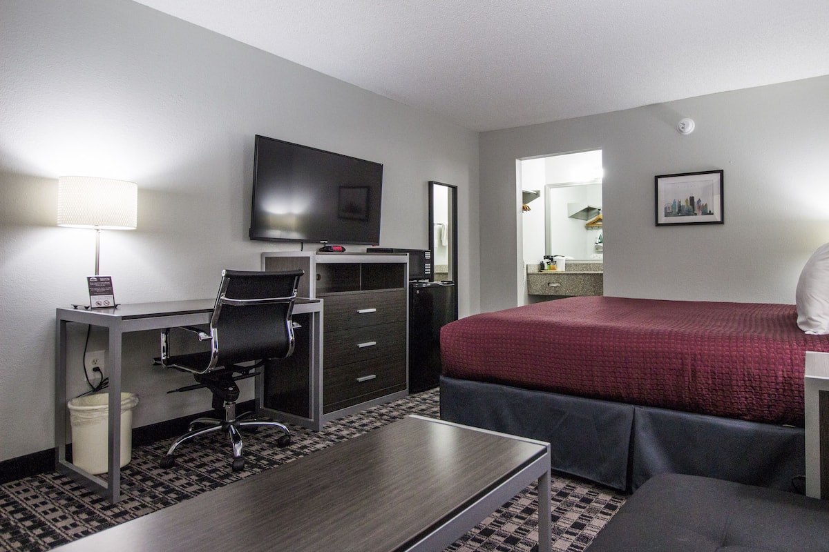 Desk, iron/ironing board, free WiFi, bed sheets