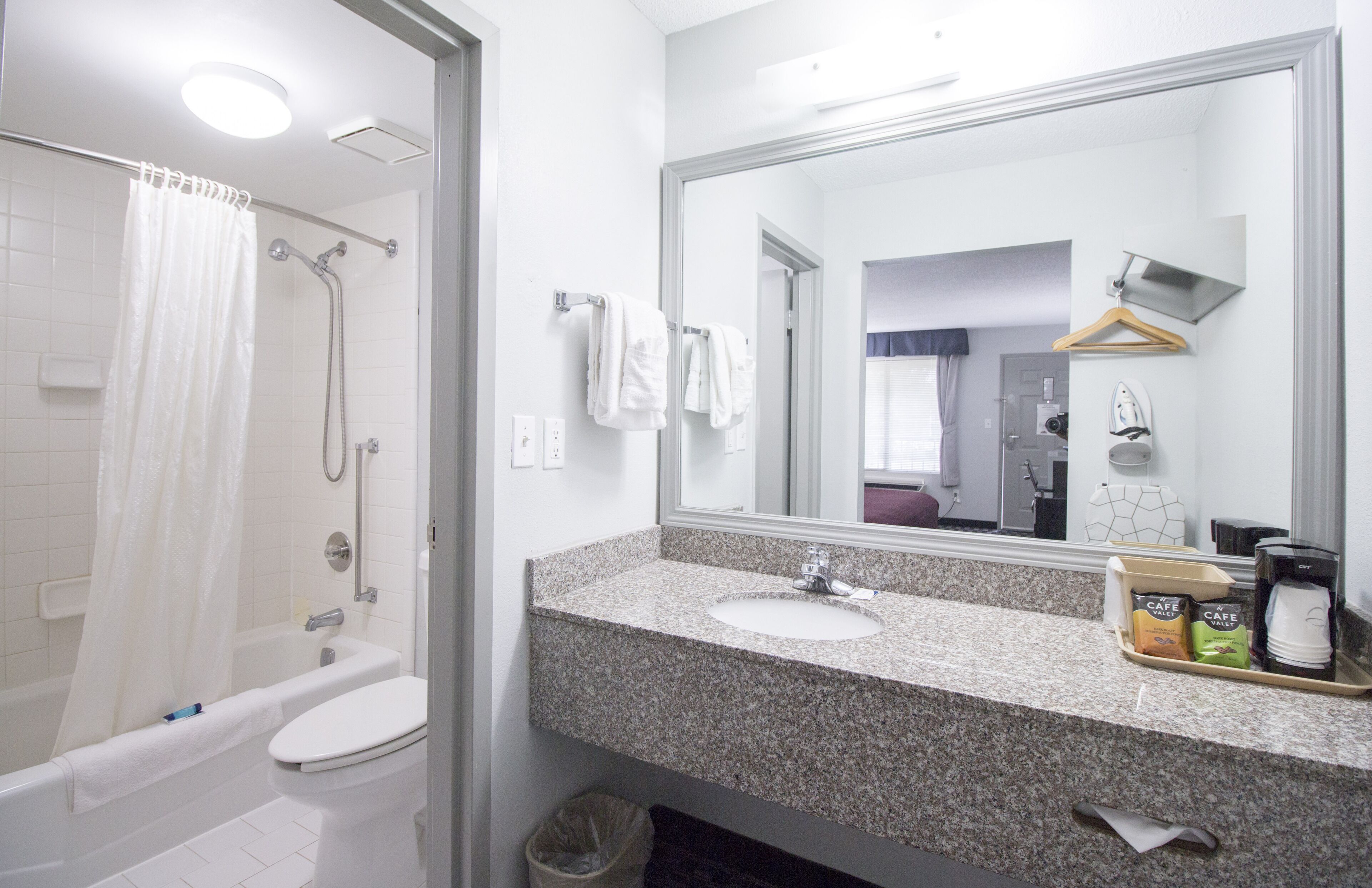 combined shower/bathtub, free toiletries, hair dryer, towels