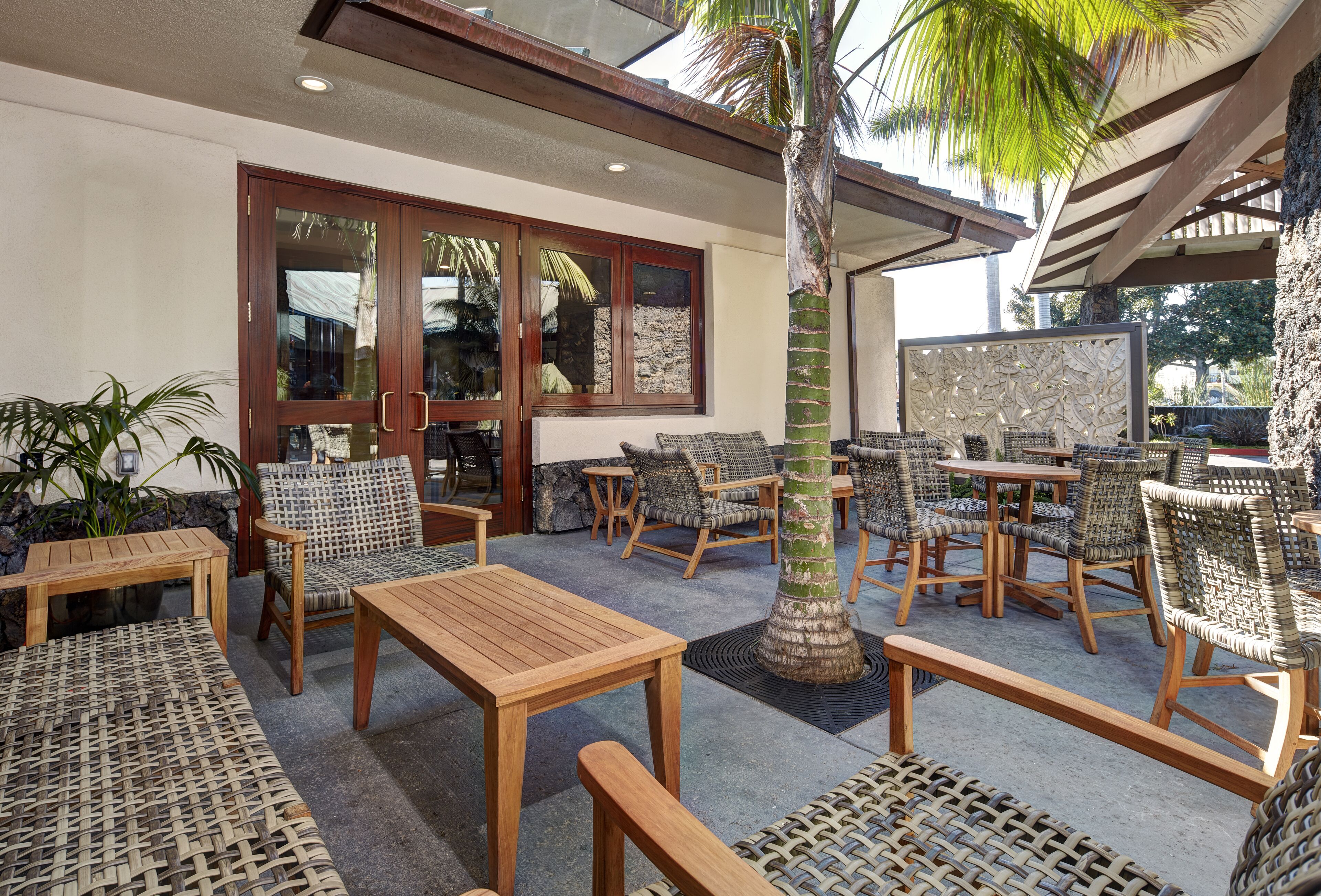 Breakfast, lunch, dinner served; American cuisine, beach views 