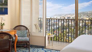 Premium bedding, in-room safe, desk, blackout curtains