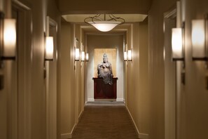 Couples treatment rooms, sauna, hydrotherapy, aromatherapy, body wraps