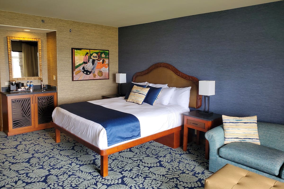 Premium bedding, in-room safe, desk, blackout curtains
