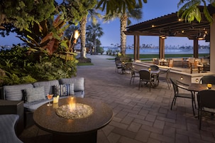 Breakfast, lunch, dinner served; American cuisine, beach views