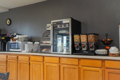 Victorian Inn & Suites