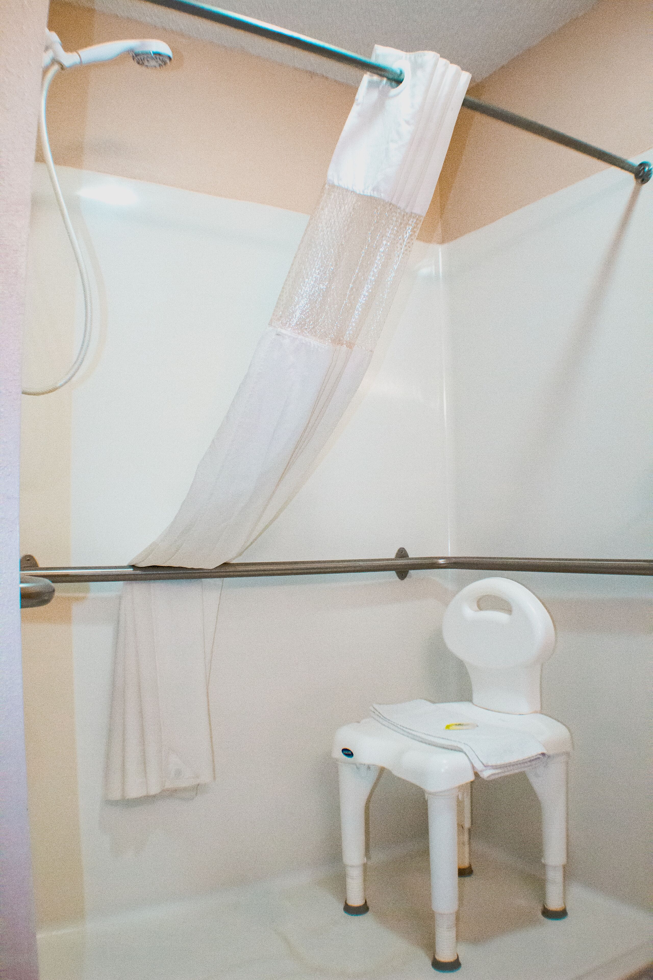 comfort single room, 1 king bed, accessible, non smoking (42 inch tv) | bathroom | combined shower/bathtub, rainfall showerhead, free toiletries