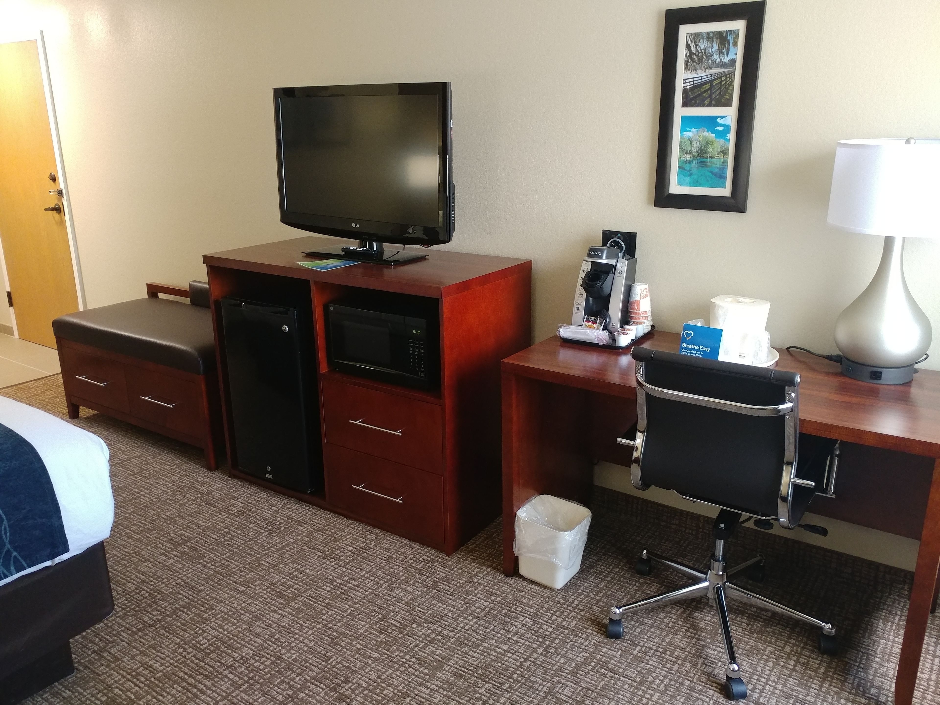 standard room, 1 king bed, non smoking | premium bedding, desk, iron/ironing board, cots/infant beds