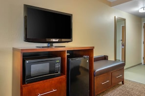 Room, 1 King Bed, Accessible, Non Smoking | Premium bedding, desk, iron/ironing board, cribs/infant beds