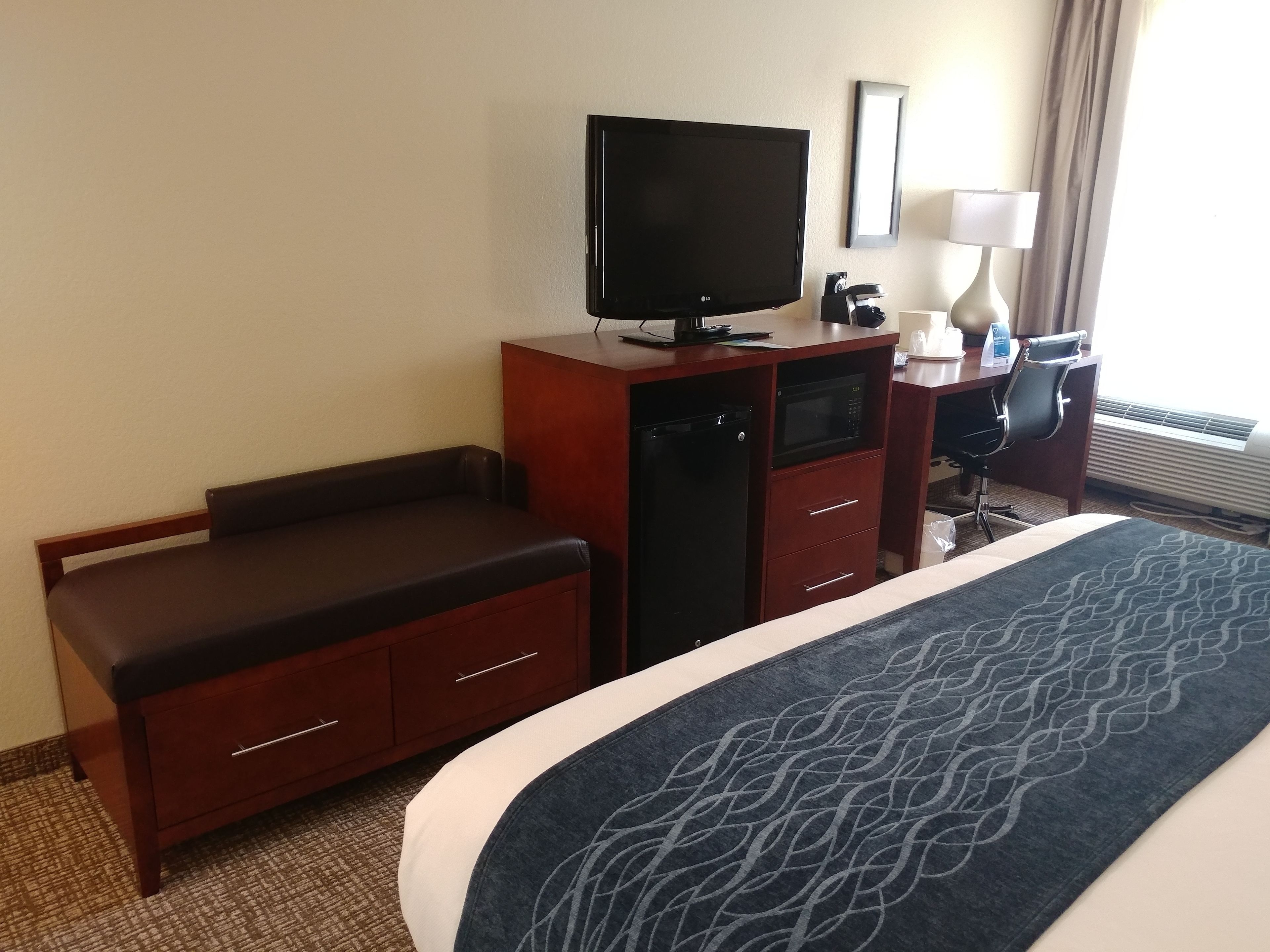 standard room, 1 king bed, non smoking | premium bedding, desk, iron/ironing board, cots/infant beds