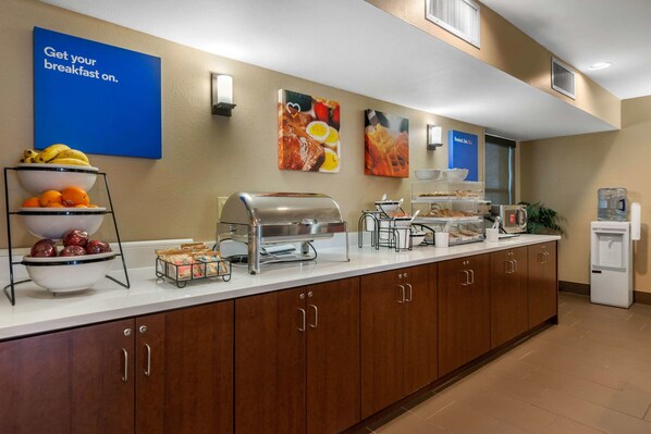Buffet déjeuner gratuit tous les jours
