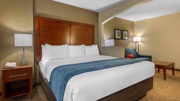 Chambre, 1 trÚs grand lit et 1 canapé-lit, non-fumeurs (Upgrade) | Literie de qualité supérieure, bureau, fer et planche à repasser