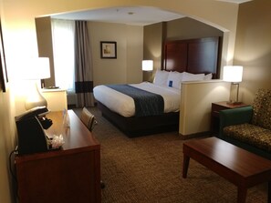 เครื่องนอนระดับพรีเมียม, โต๊ะทำงาน, เตารีด/โต๊ะรีดผ้า, เปล/เตียงเด็กอ่อน