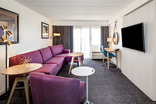 Crowne Plaza Milwaukee Airport by IHG