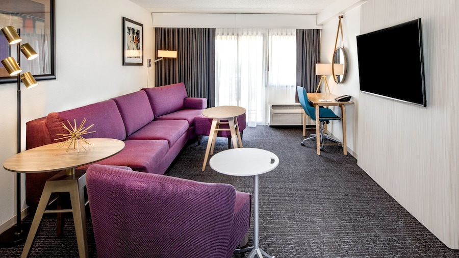 Crowne Plaza Milwaukee Airport by IHG