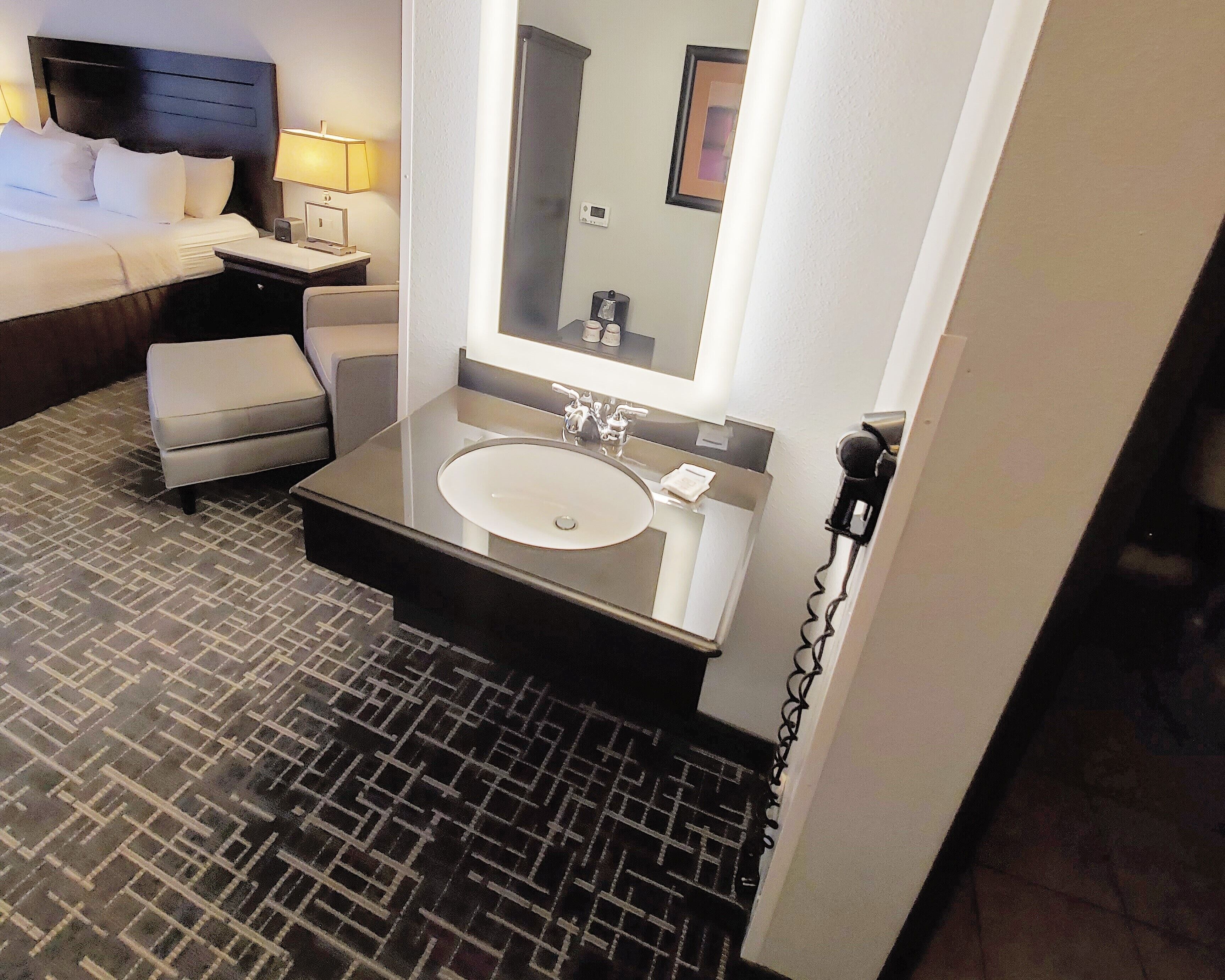 standard room, 1 king bed, mobility accessible (mobility, accessible tub) | bathroom sink