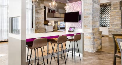 Crowne Plaza Milwaukee Airport by IHG