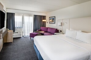 Premium bedding, in-room safe, desk, laptop workspace - Crowne Plaza Milwaukee Airport by IHG (Milwaukee)