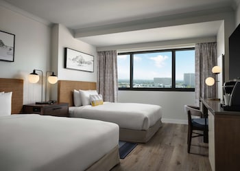 Premium bedding, down comforters, pillowtop beds, desk at Sonesta Irvine John Wayne Airport