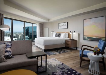 Premium bedding, down comforters, pillowtop beds, desk at Sonesta Irvine John Wayne Airport