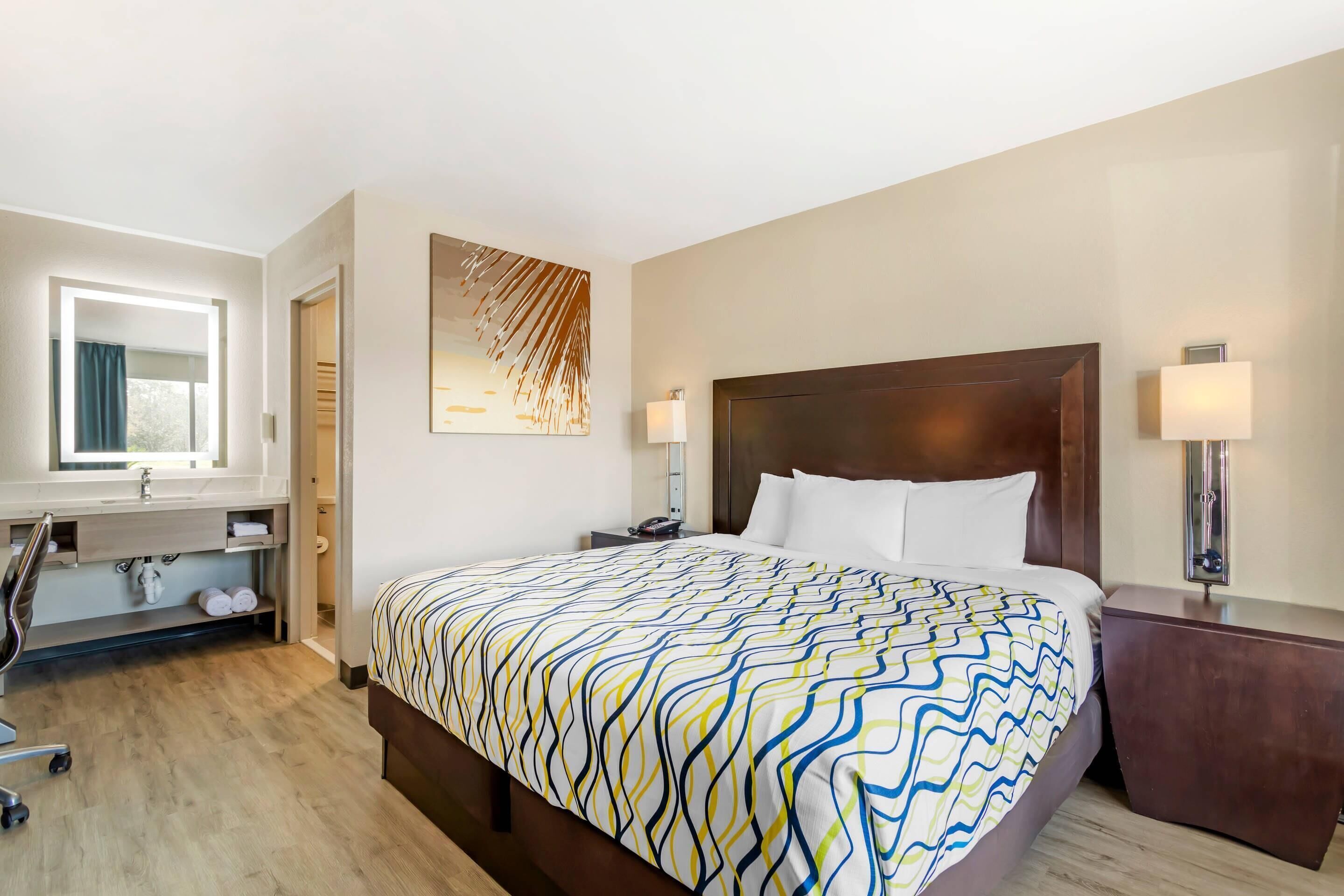 Kamar, 1 Tempat Tidur King, akses difabel, Bebas Asap Rokok | Meja kerja, ruang kerja ramah laptop, setrika/meja setrika, dan Wi-Fi