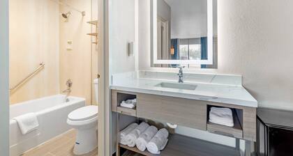 Rodeway Inn Orange Park - Jacksonville near Naval Air Station