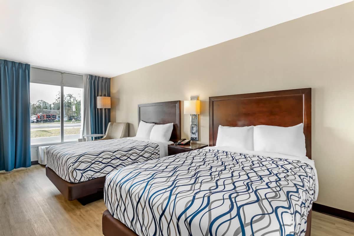 Kamar Standar, 2 Tempat Tidur Double, Bebas Asap Rokok | Meja kerja, ruang kerja ramah laptop, setrika/meja setrika, dan Wi-Fi