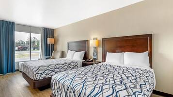 Kamar Standar, 2 Tempat Tidur Double, Bebas Asap Rokok | Meja kerja, ruang kerja ramah laptop, setrika/meja setrika, dan Wi-Fi