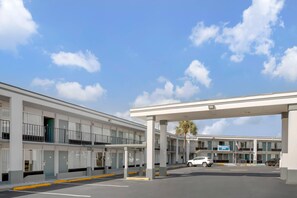 Exterior - Rodeway Inn Orange Park - Jacksonville near Naval Air Station (Orange Park)