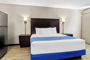 Room, 1 King Bed, Accessible, Non Smoking | Desk, laptop workspace, iron/ironing board, WiFi - Rodeway Inn Orange Park - Jacksonville near Naval Air Station (Orange Park)