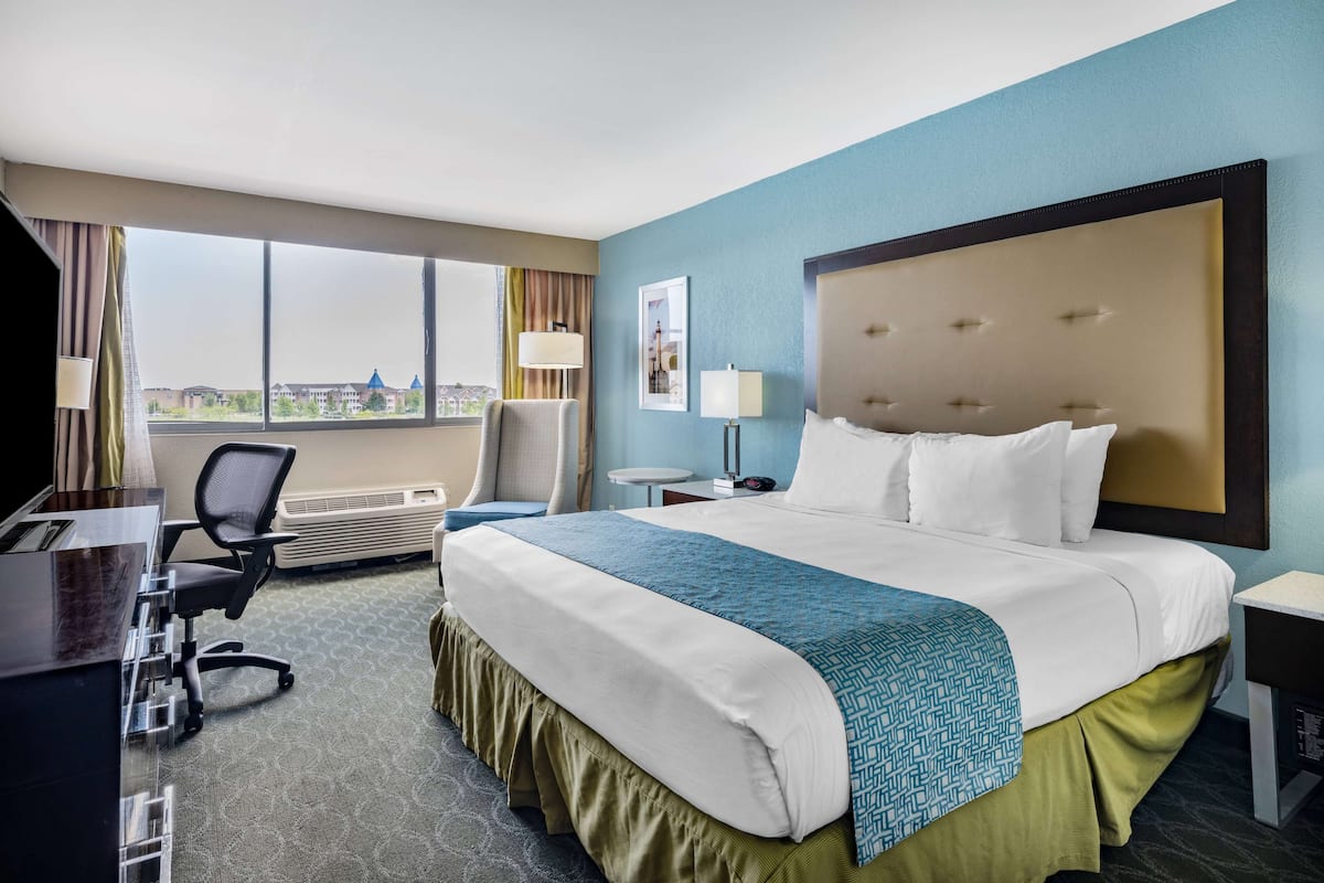 Room, 1 King Bed, Non Smoking, City View | Premium bedding, in-room safe, desk, laptop workspace