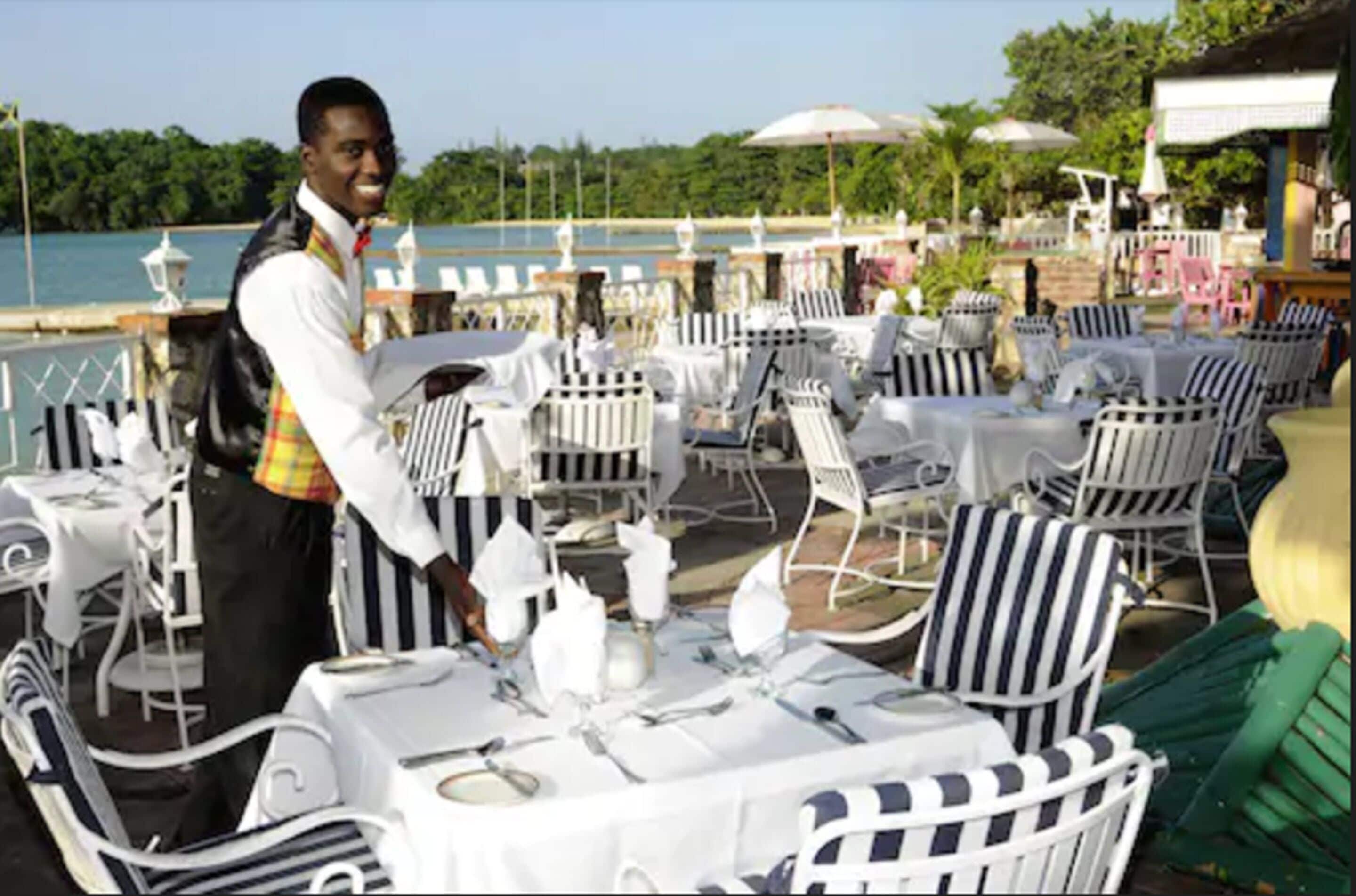 Breakfast, lunch and dinner served