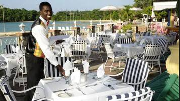 Breakfast, lunch and dinner served