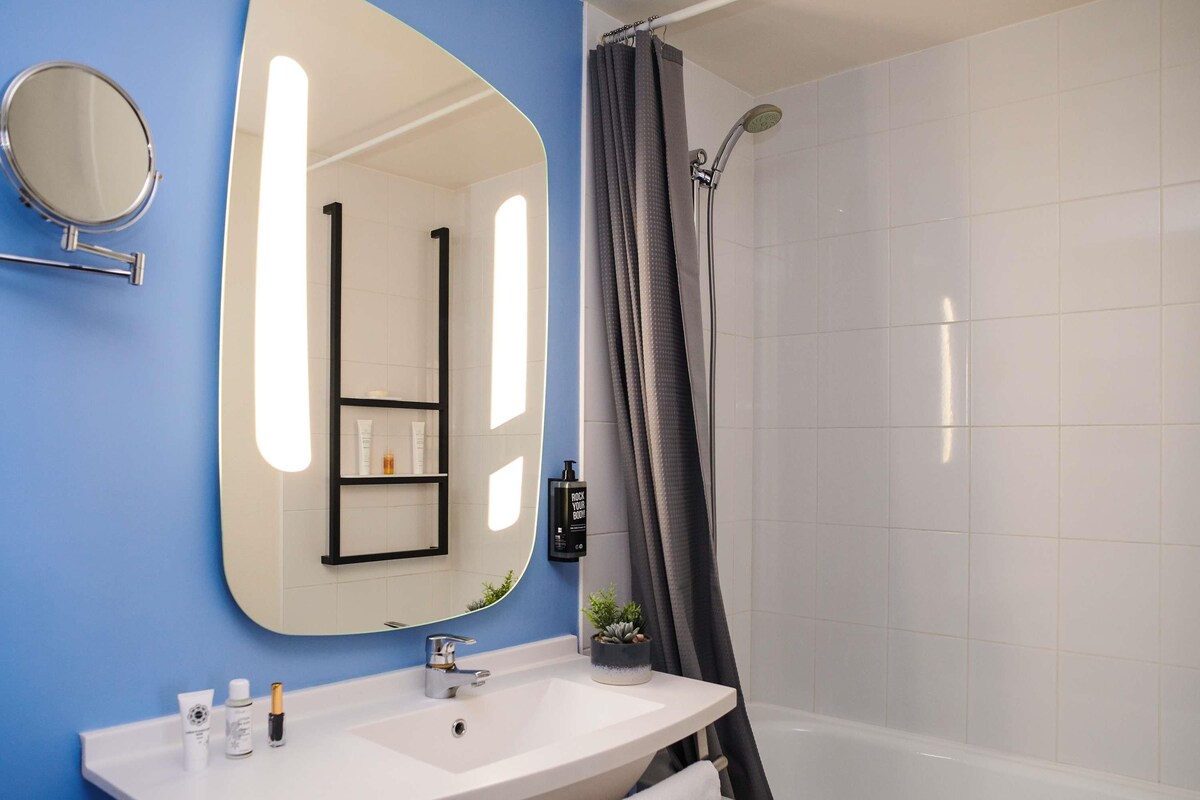 Junior Suite, 1 Double Bed | Premium bedding, desk, soundproofing, iron/ironing board (on request)