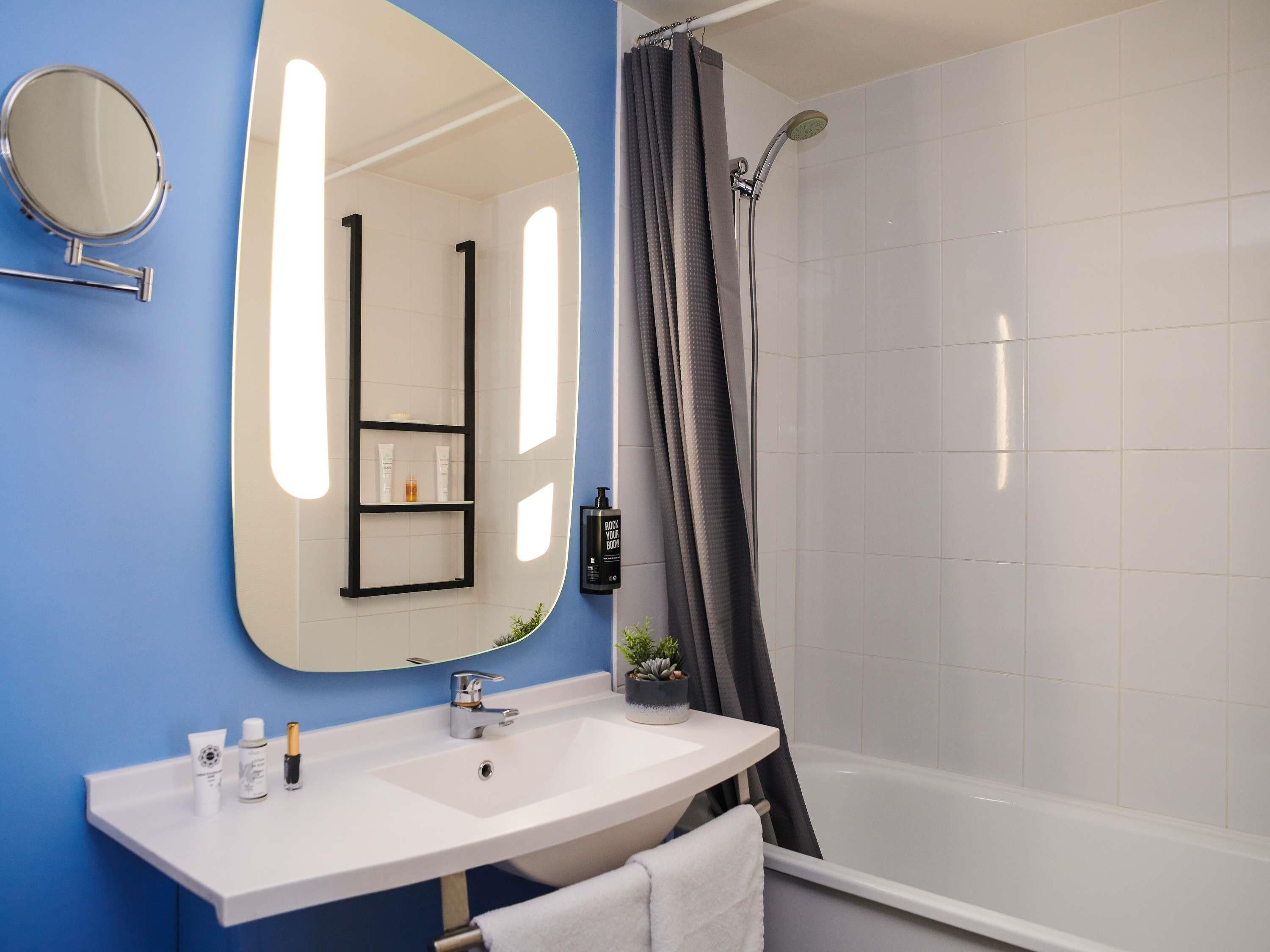 Junior Suite, 1 Double Bed | Premium bedding, desk, soundproofing, iron/ironing board (on request)
