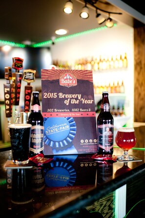 Lounge - Emerald Inn & Lounge (Blythe)