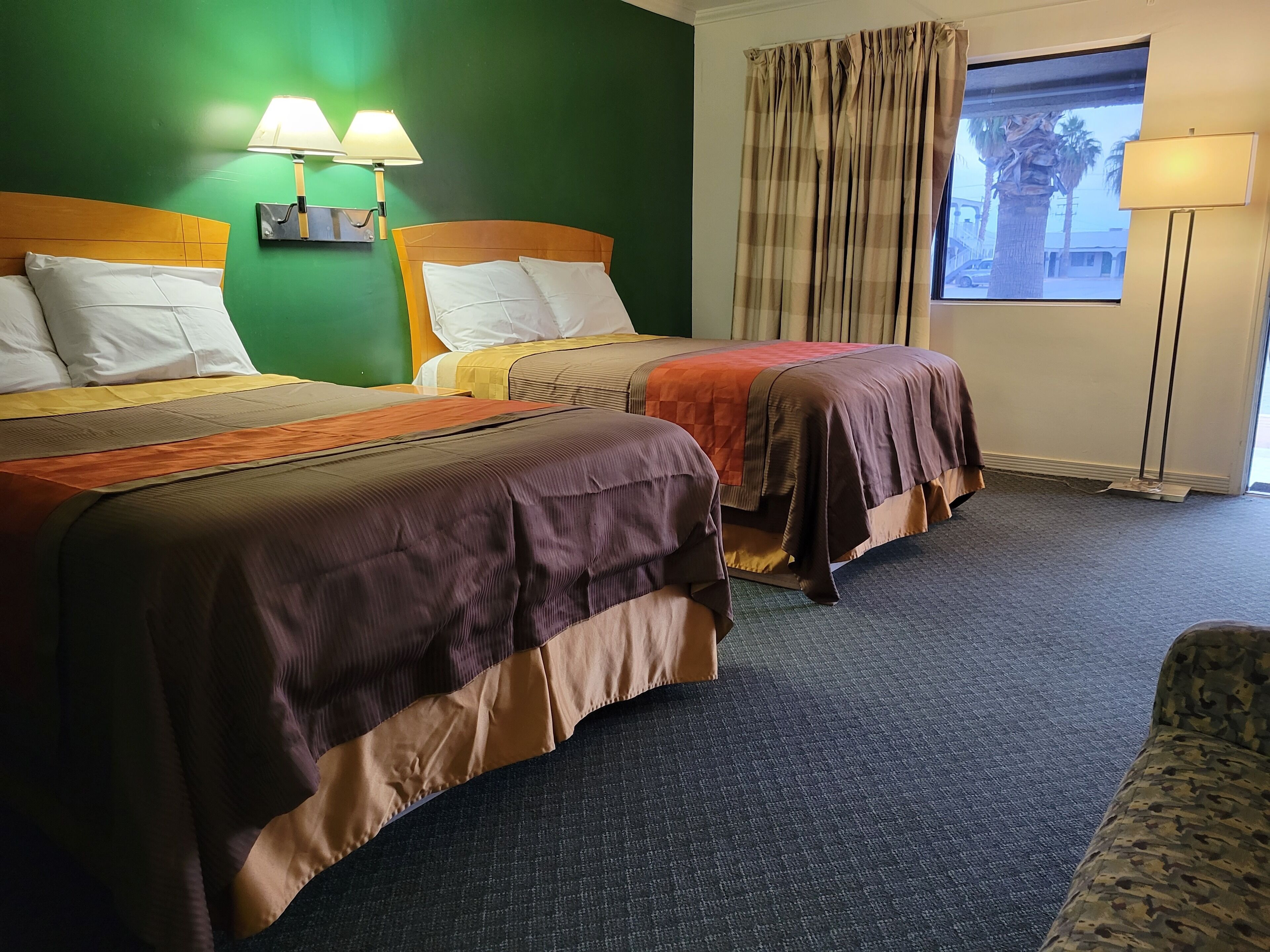 Emerald Inn and Lounge — photo 15