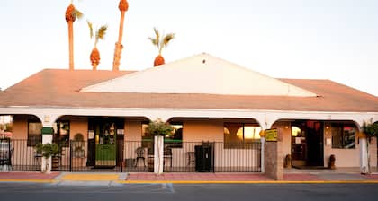 Emerald Inn & Lounge