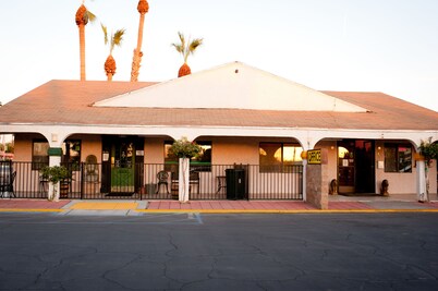 Emerald Inn & Lounge